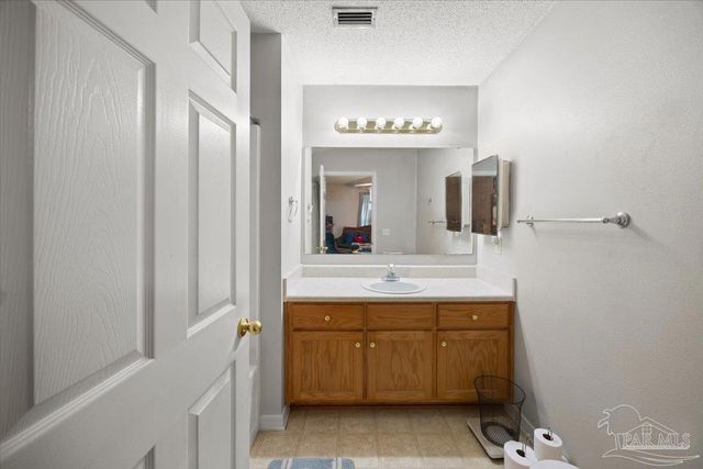 6892 Yucatan St, Milton, FL 32570