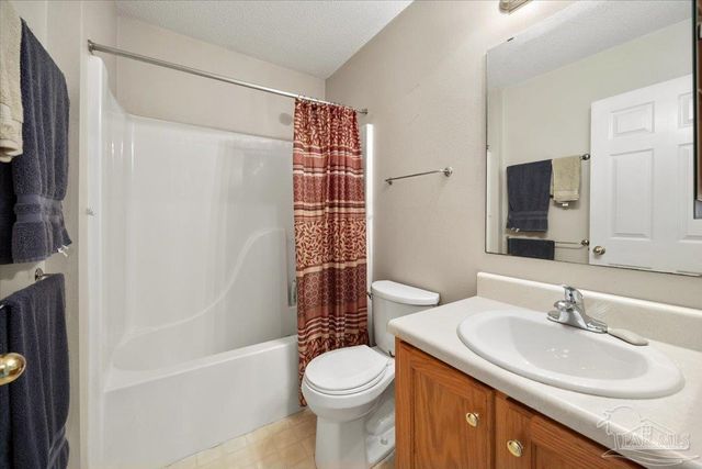 6892 Yucatan St, Milton, FL 32570