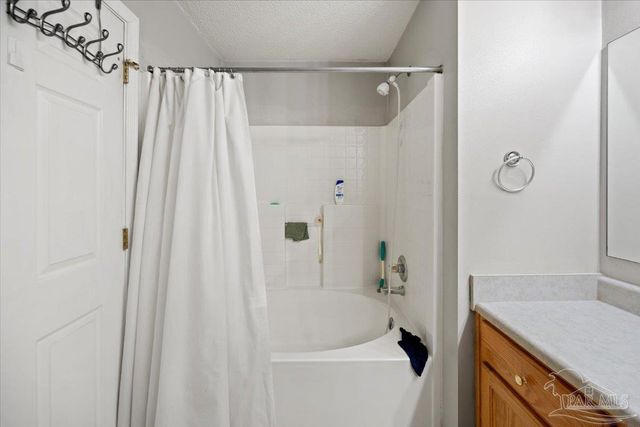 6892 Yucatan St, Milton, FL 32570