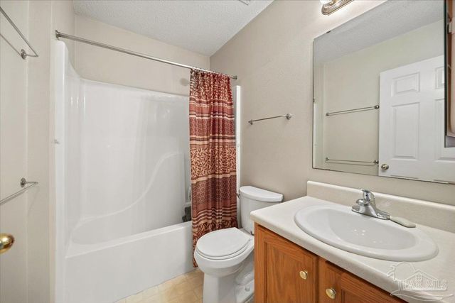 6892 Yucatan St, Milton, FL 32570