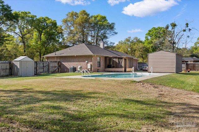 6892 Yucatan St, Milton, FL 32570