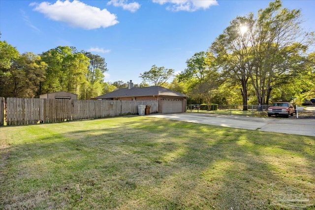 6892 Yucatan St, Milton, FL 32570