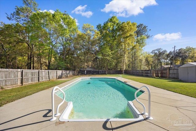 6892 Yucatan St, Milton, FL 32570