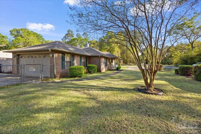 6892 Yucatan St, Milton, FL 32570