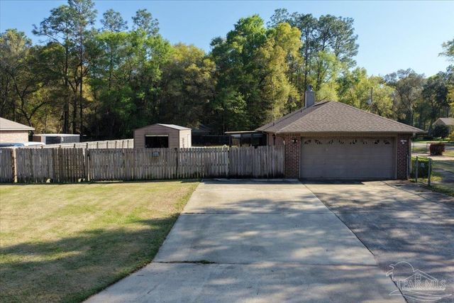 6892 Yucatan St, Milton, FL 32570