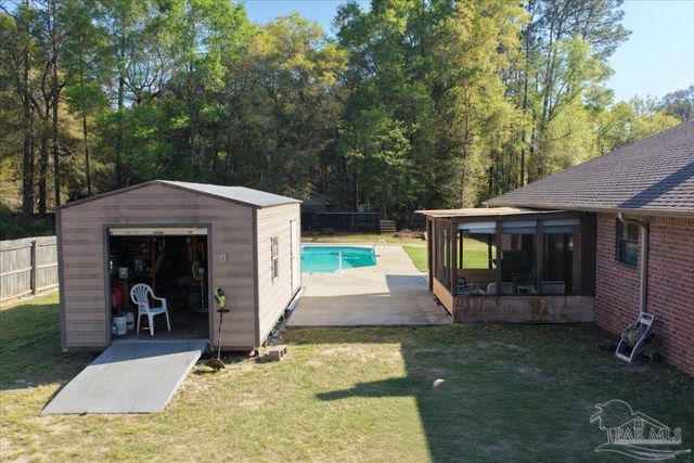 6892 Yucatan St, Milton, FL 32570