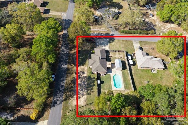 6892 Yucatan St, Milton, FL 32570