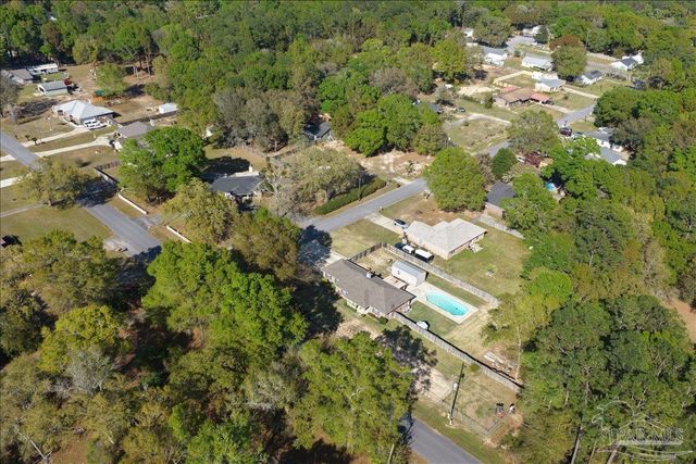 6892 Yucatan St, Milton, FL 32570