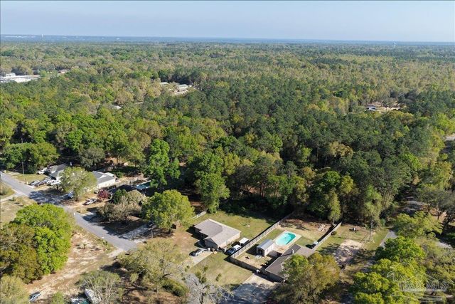 6892 Yucatan St, Milton, FL 32570