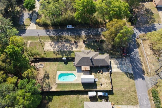 6892 Yucatan St, Milton, FL 32570