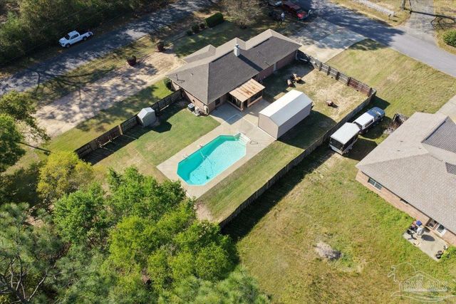 6892 Yucatan St, Milton, FL 32570