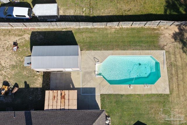 6892 Yucatan St, Milton, FL 32570