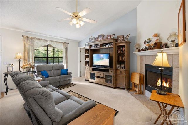 6892 Yucatan St, Milton, FL 32570