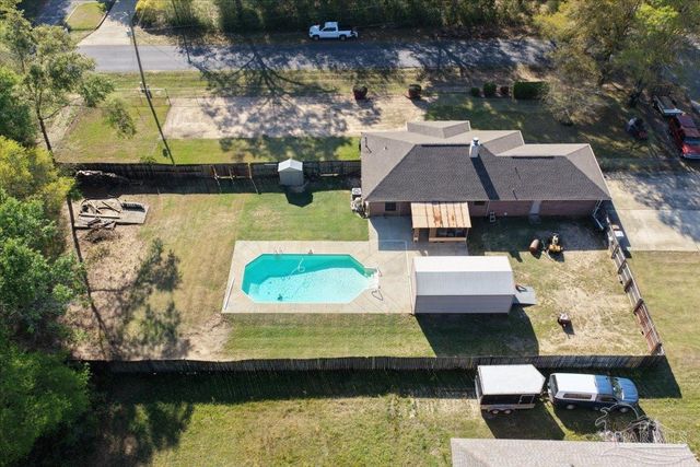 6892 Yucatan St, Milton, FL 32570