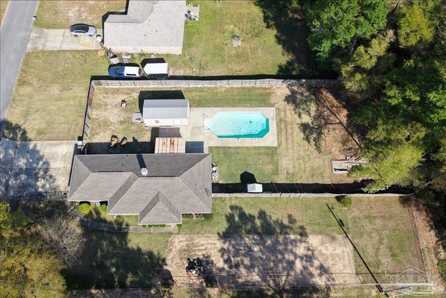 6892 Yucatan St, Milton, FL 32570