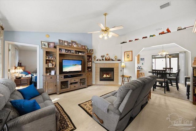 6892 Yucatan St, Milton, FL 32570