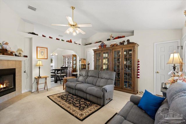 6892 Yucatan St, Milton, FL 32570