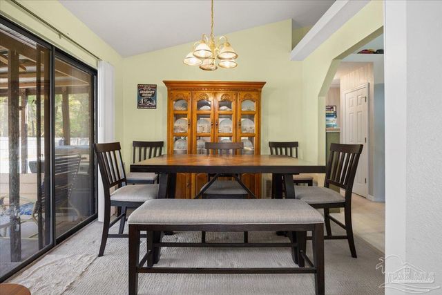 6892 Yucatan St, Milton, FL 32570