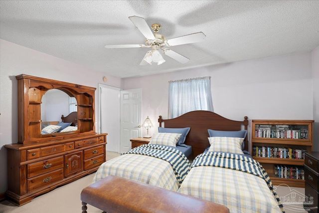 6892 Yucatan St, Milton, FL 32570