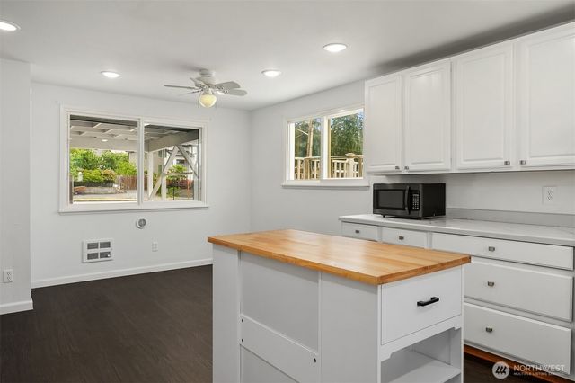 24029 24th Avenue S, Des Moines, WA 98198