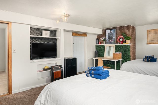 24029 24th Avenue S, Des Moines, WA 98198