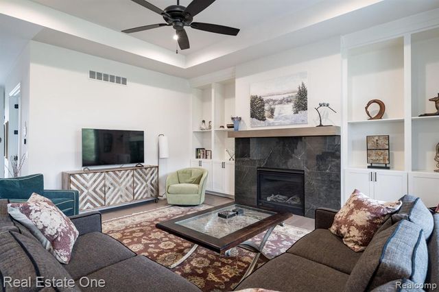 850 Marlayna Drive, Oxford, MI 48371