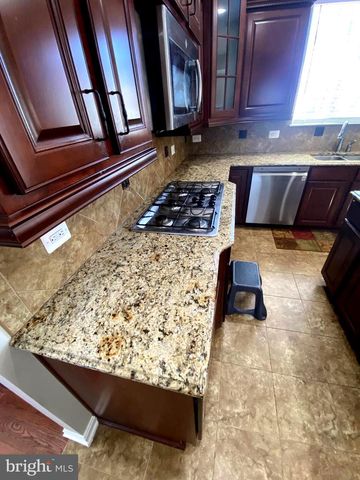 2716 LAKE FOREST DR, Upper Marlboro, MD 20774