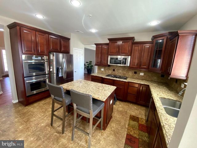 2716 LAKE FOREST DR, Upper Marlboro, MD 20774