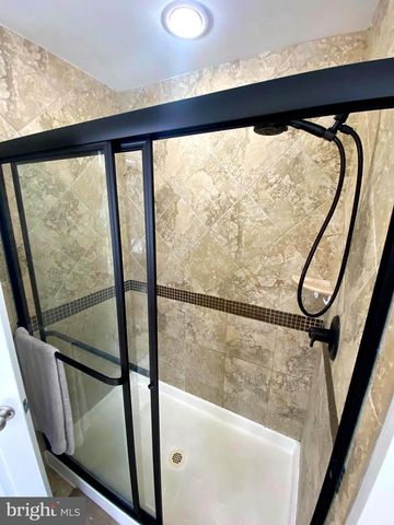 2716 LAKE FOREST DR, Upper Marlboro, MD 20774