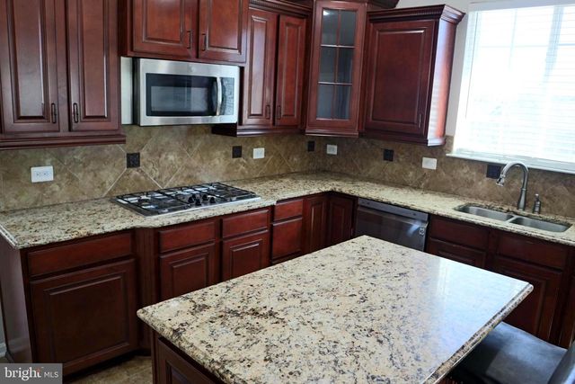 2716 LAKE FOREST DR, Upper Marlboro, MD 20774