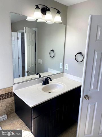 2716 LAKE FOREST DR, Upper Marlboro, MD 20774