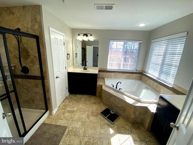 2716 LAKE FOREST DR, Upper Marlboro, MD 20774