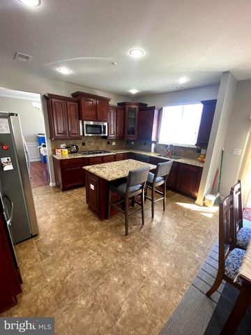 2716 LAKE FOREST DR, Upper Marlboro, MD 20774