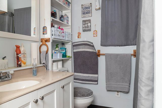 577 Galice Road, Merlin, OR 97532