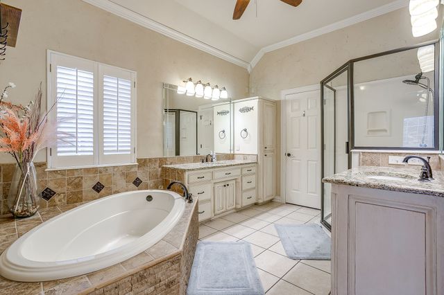 912 Thomas Crossing Drive, Fort Worth, TX 76028