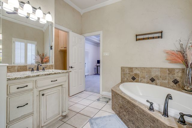 912 Thomas Crossing Drive, Fort Worth, TX 76028