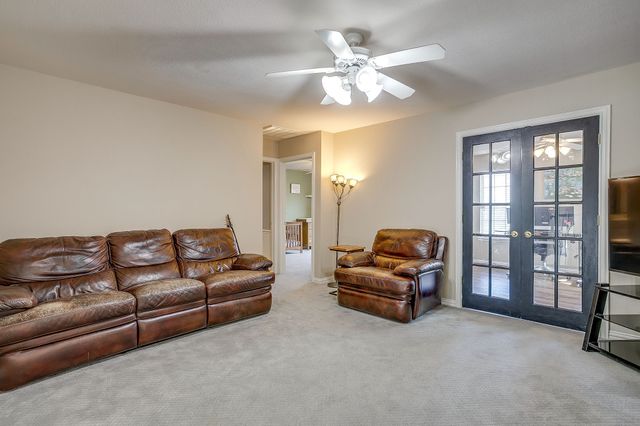 912 Thomas Crossing Drive, Fort Worth, TX 76028