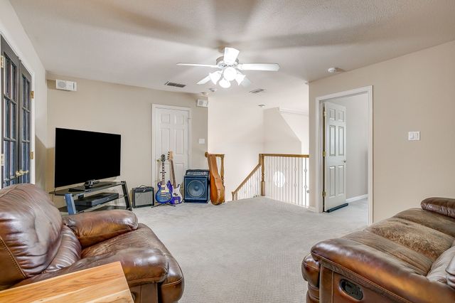 912 Thomas Crossing Drive, Fort Worth, TX 76028