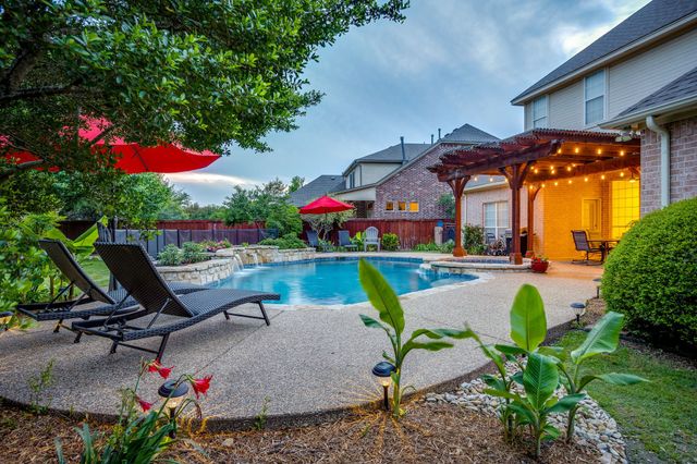 912 Thomas Crossing Drive, Fort Worth, TX 76028