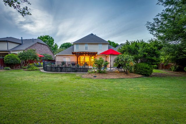 912 Thomas Crossing Drive, Fort Worth, TX 76028