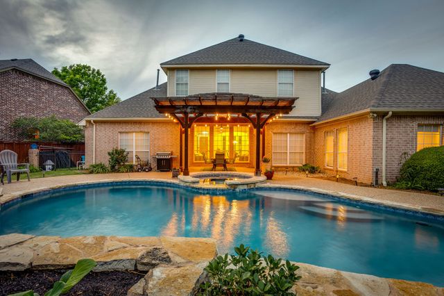 912 Thomas Crossing Drive, Fort Worth, TX 76028