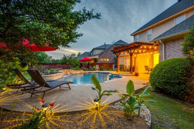 912 Thomas Crossing Drive, Fort Worth, TX 76028