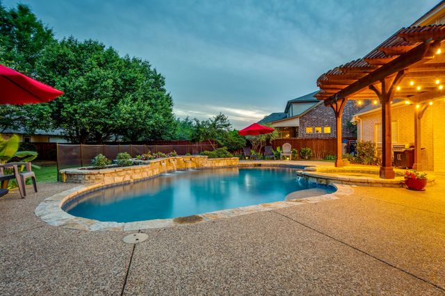 912 Thomas Crossing Drive, Fort Worth, TX 76028