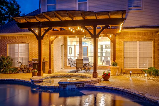 912 Thomas Crossing Drive, Fort Worth, TX 76028