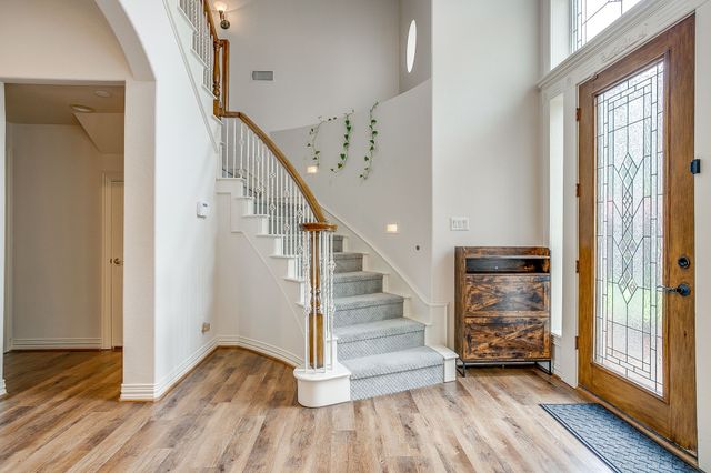 912 Thomas Crossing Drive, Fort Worth, TX 76028