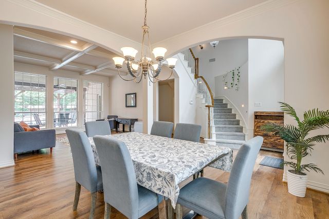 912 Thomas Crossing Drive, Fort Worth, TX 76028