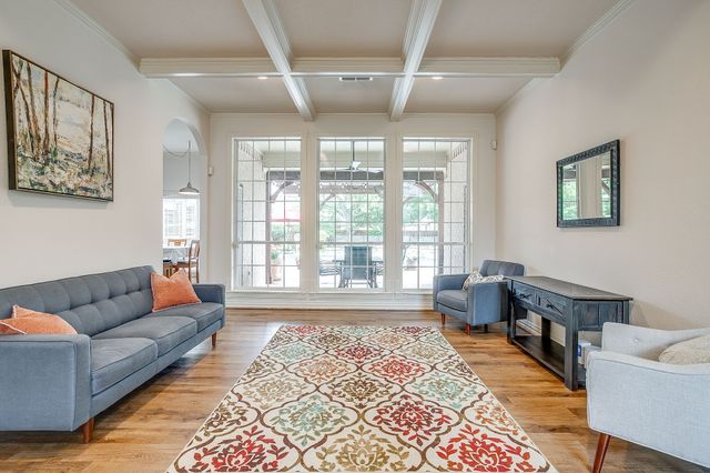 912 Thomas Crossing Drive, Fort Worth, TX 76028