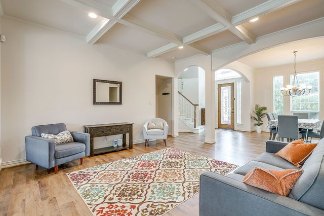 912 Thomas Crossing Drive, Fort Worth, TX 76028