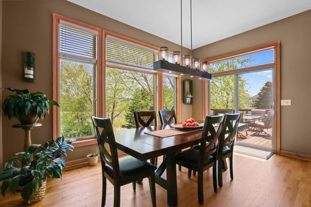 8156 9th Street Place N, Oakdale, MN 55128