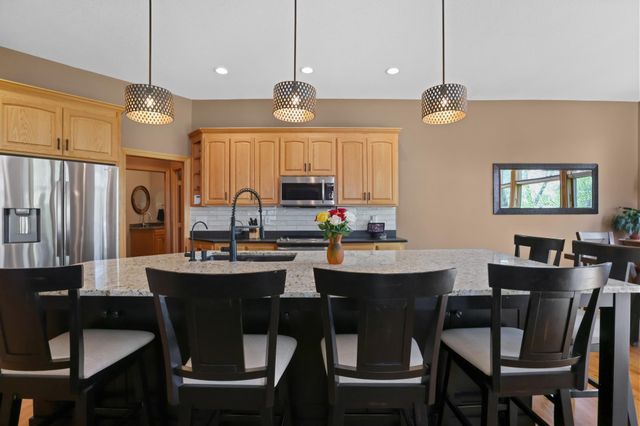 8156 9th Street Place N, Oakdale, MN 55128